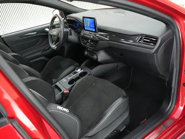 Ford Focus view 3