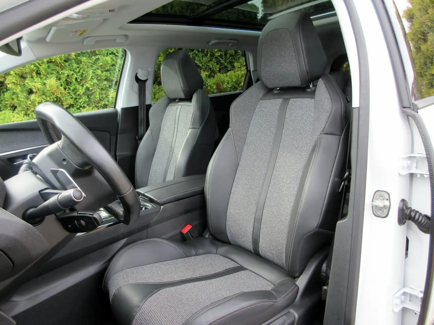 Peugeot 5008 1.6 e-THP Allure Automaat*7-pers*Pano.dak*Trekhaak Wit - 2