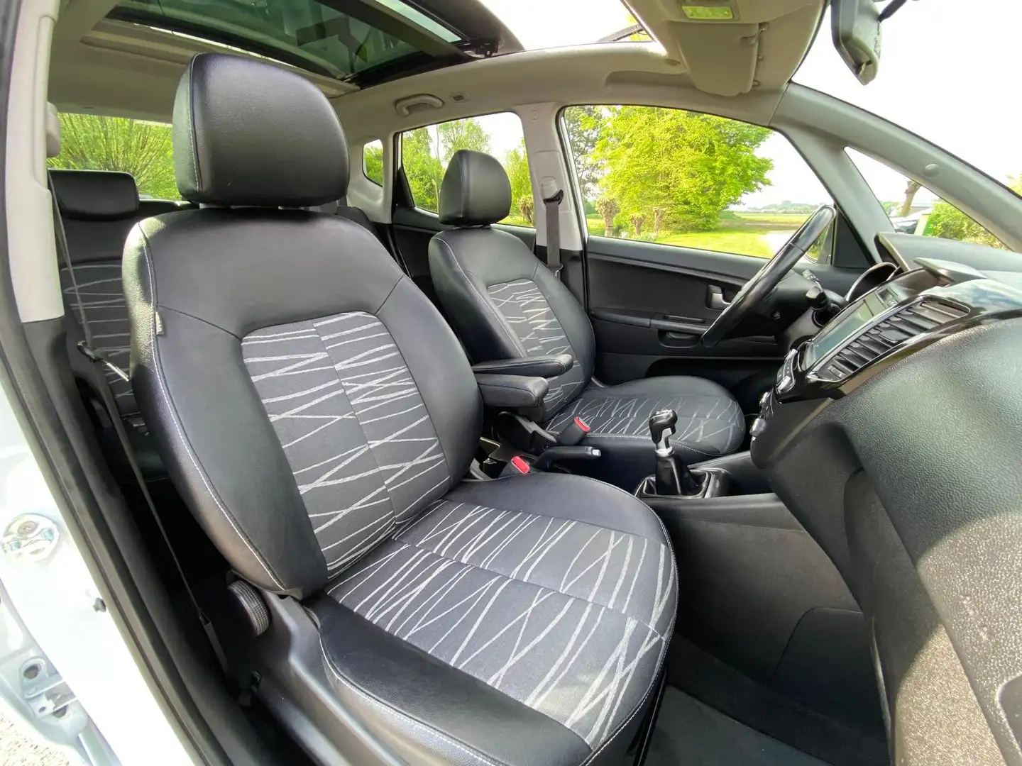 Kia Venga 1.4 CVVT Summer Edition 5DRS PANORAMA-DAK NAVI CAM Wit - 2