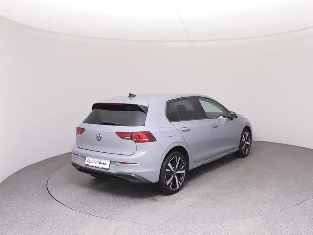 Volkswagen Golf view 4