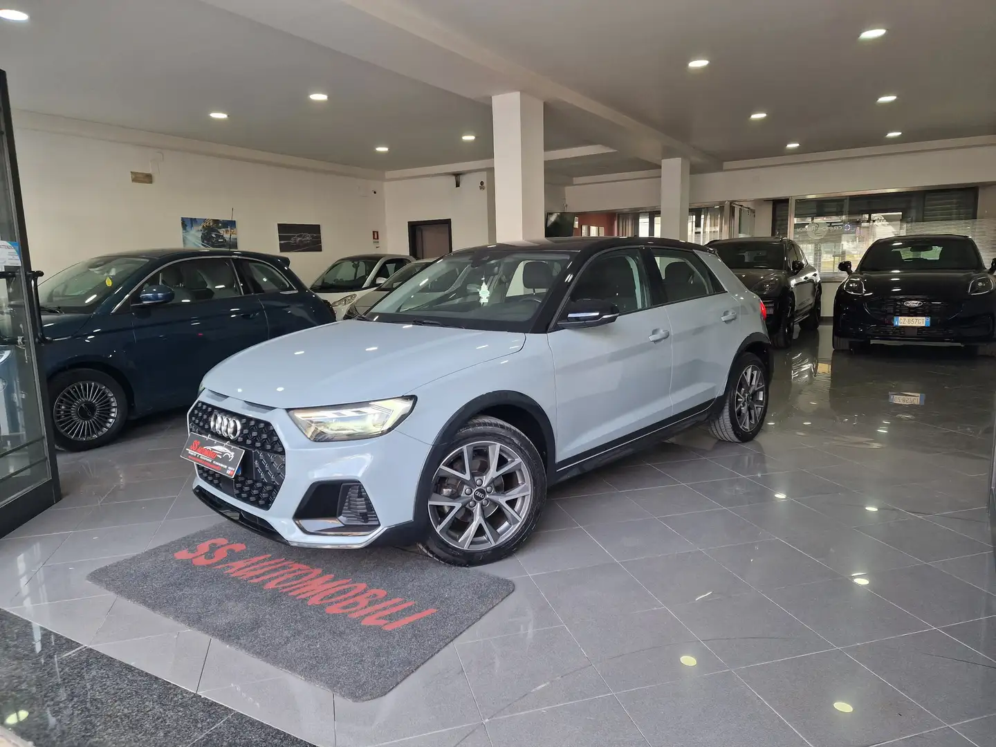 Audi A1 A1 Citycarver 30Identity Contrast 110cv automatica Gris - 1