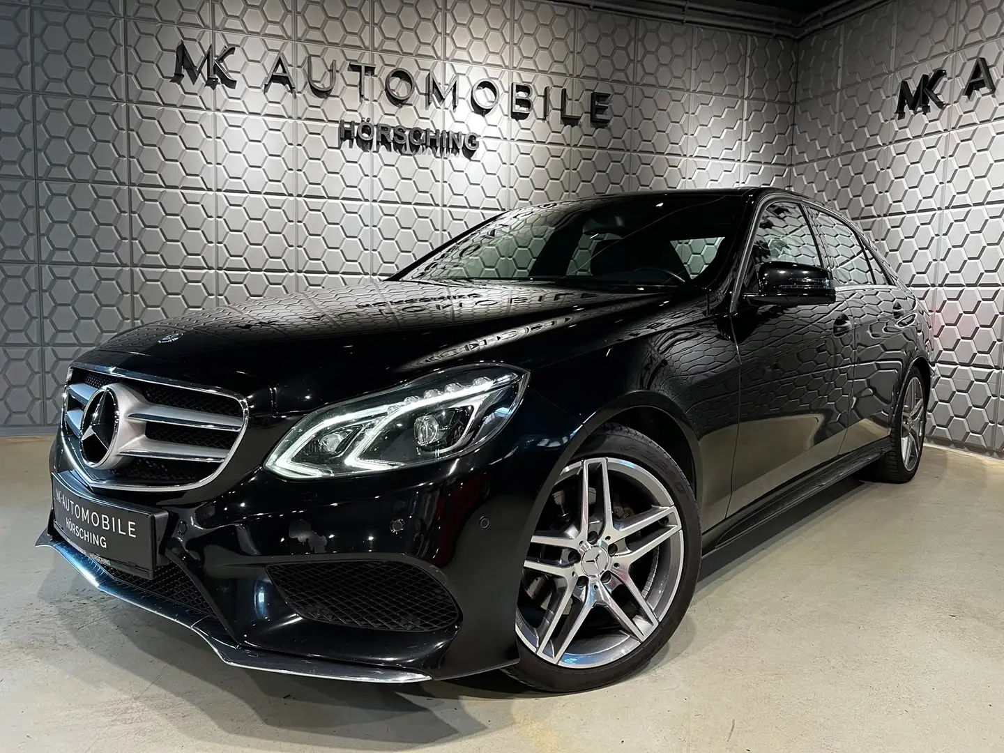 Mercedes-Benz E 220 E 220 CDI BlueEfficiency AMG LINE *8 Fach * Noir - 1