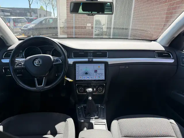 Skoda Superb view 6
