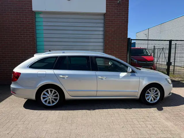 Skoda Superb view 9