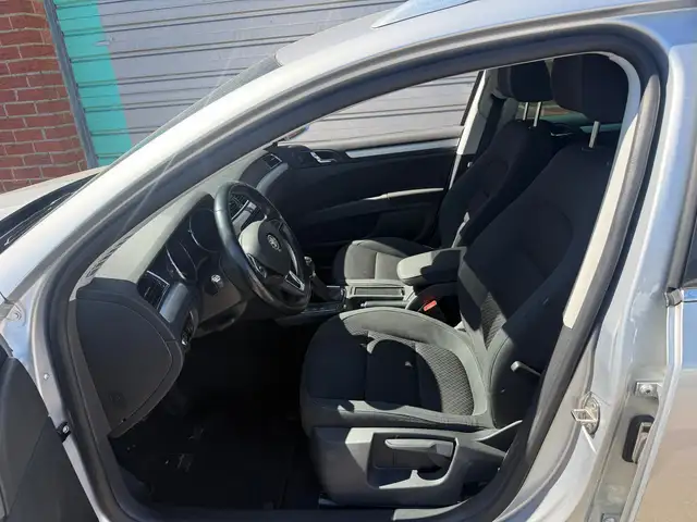 Skoda Superb view 5