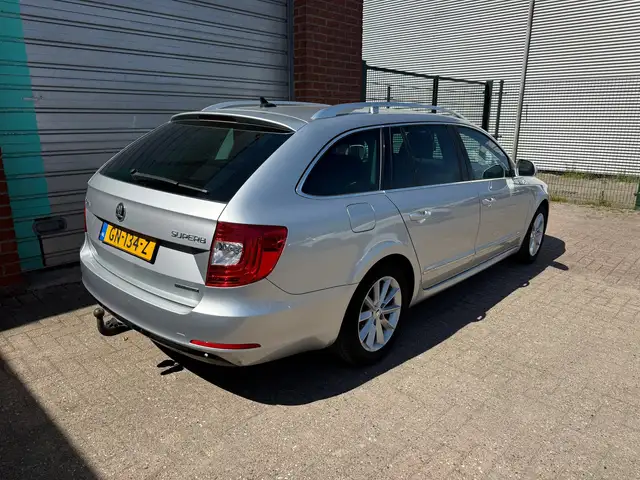 Skoda Superb view 4