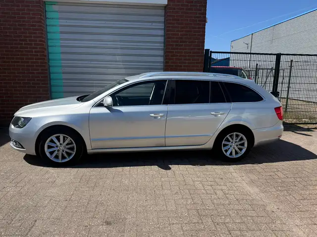 Skoda Superb view 8