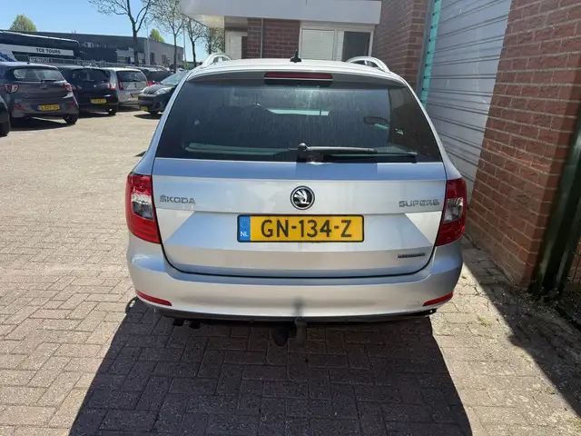 Skoda Superb view 11