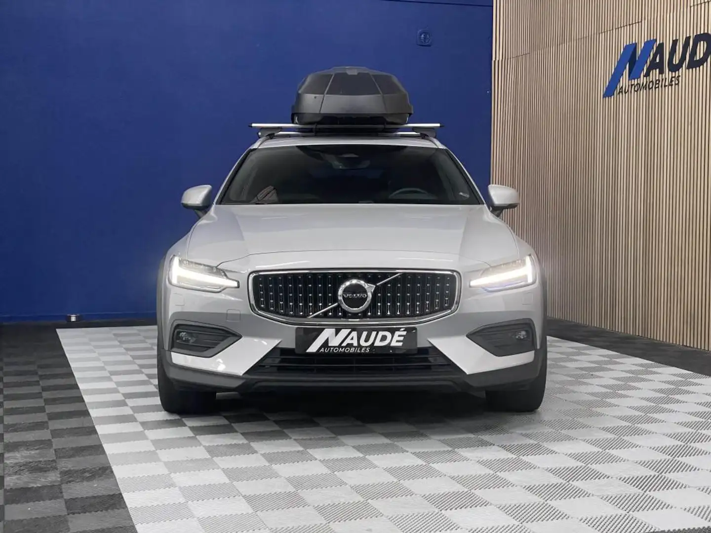 Volvo V60 B4 Hybride Diesel 197 CH Geartronic Cross Country Pro Gris - 2