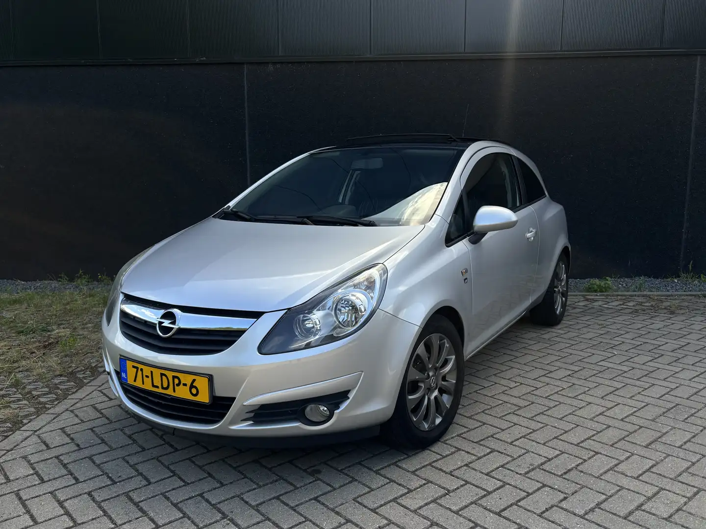 Opel Corsa 1.4-16V 111 Edition | dealer onderh | Pano Grijs - 1