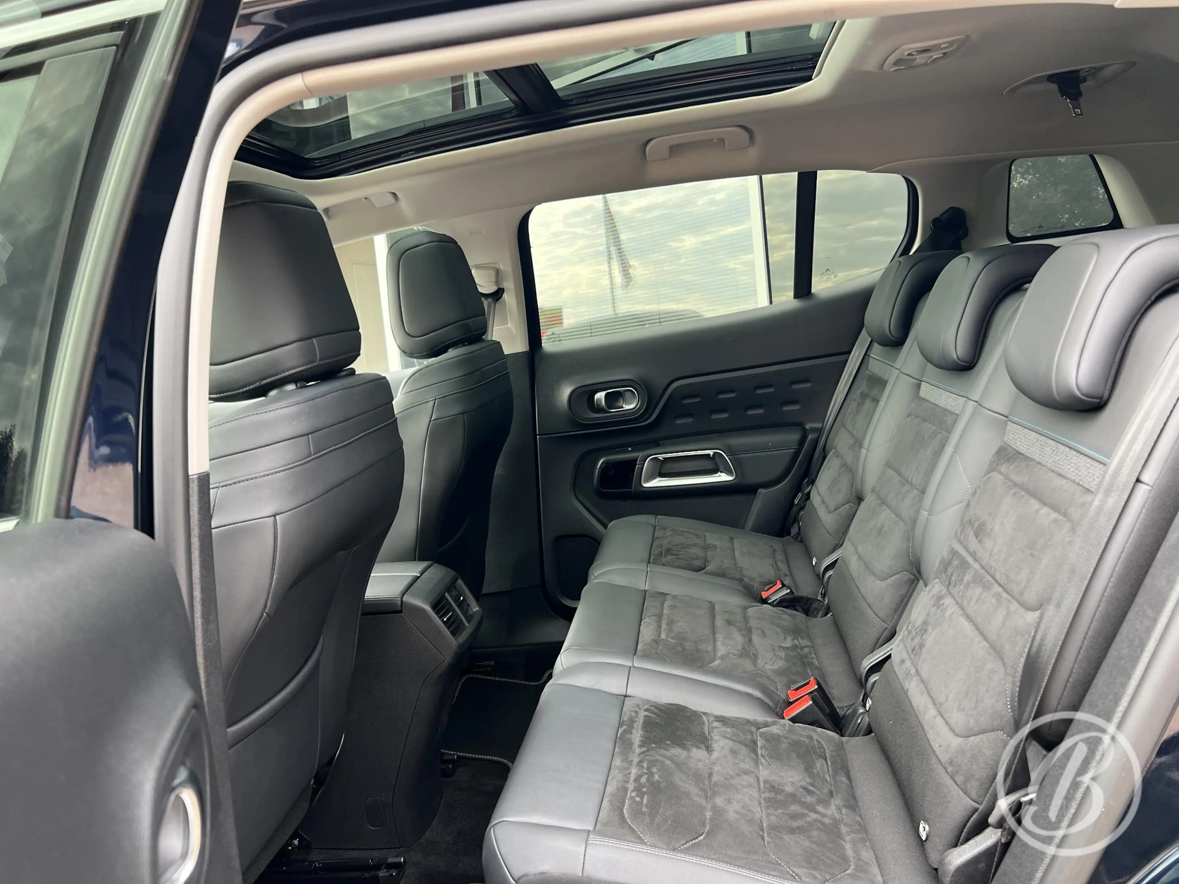 Citroen C5 Aircross 1.6 Plug-in Hybrid 225 Business Plus — photo 11