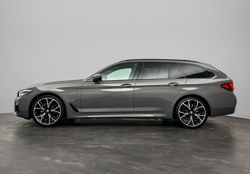 BMW 530 5-serie Touring 530e High Executive M-Sport — photo 15