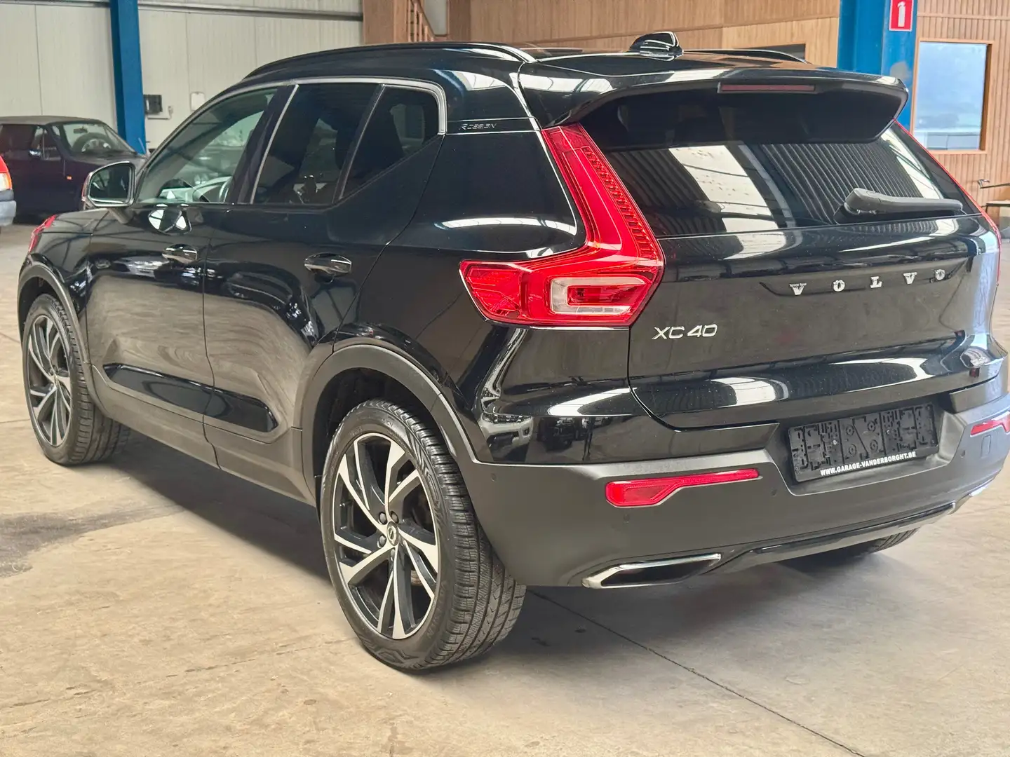 Volvo XC40 XC40 2.0 D4 AWD R-Design Geartronic Zwart - 2