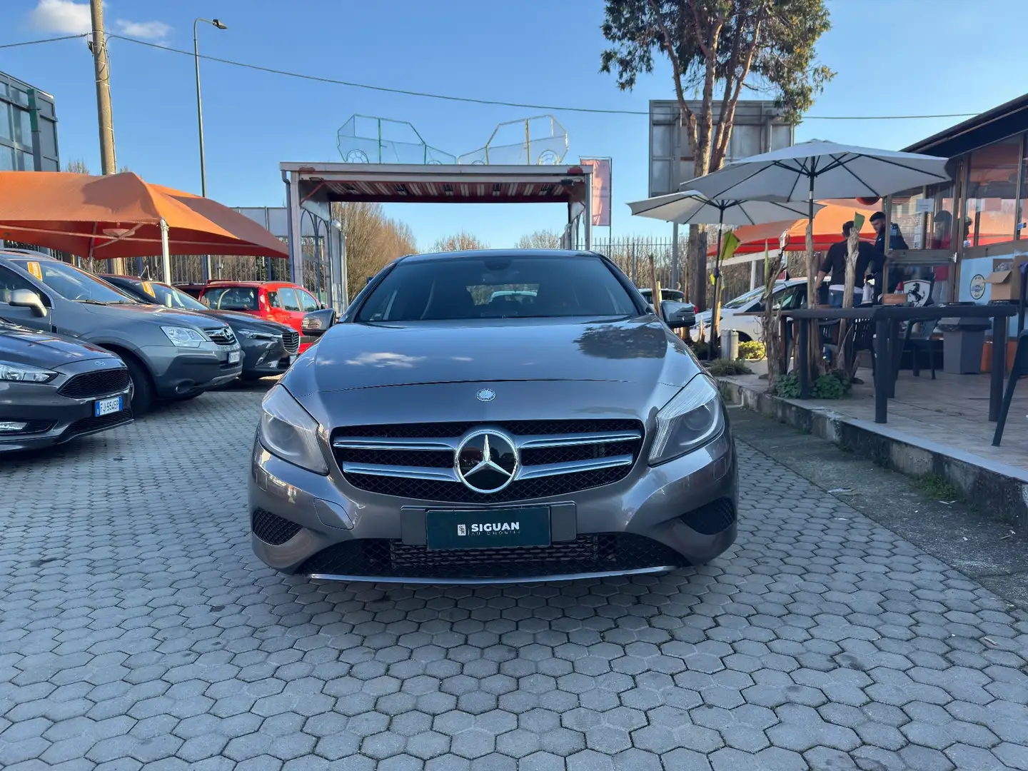 Mercedes-Benz A 180 ADATTA A NEOPATENTATI A 180 interni AMG BlueEFFICI Grigio - 2