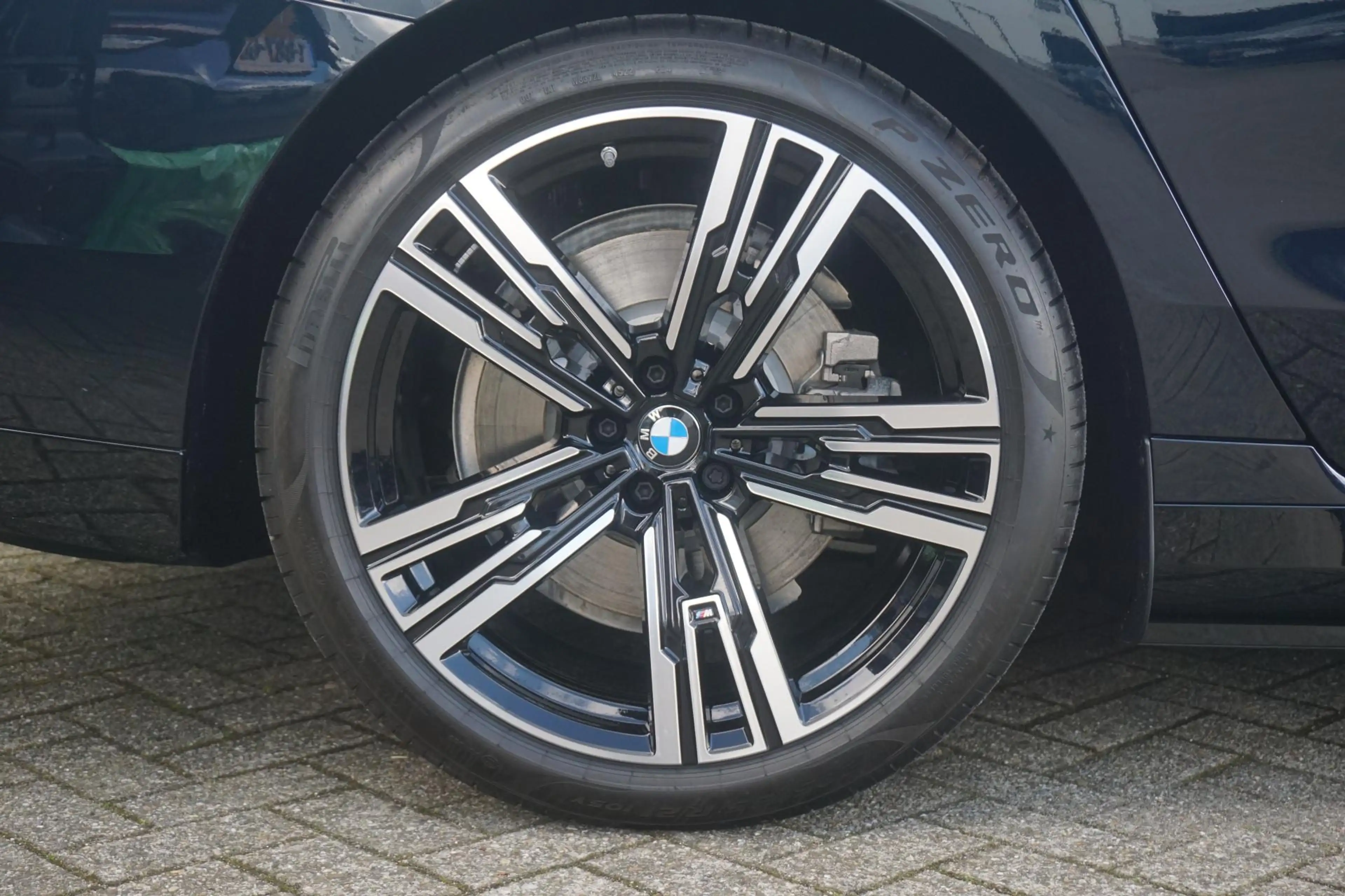 BMW i7 xDrive60 M Sport Individual Interieur / Skylounge — photo 6