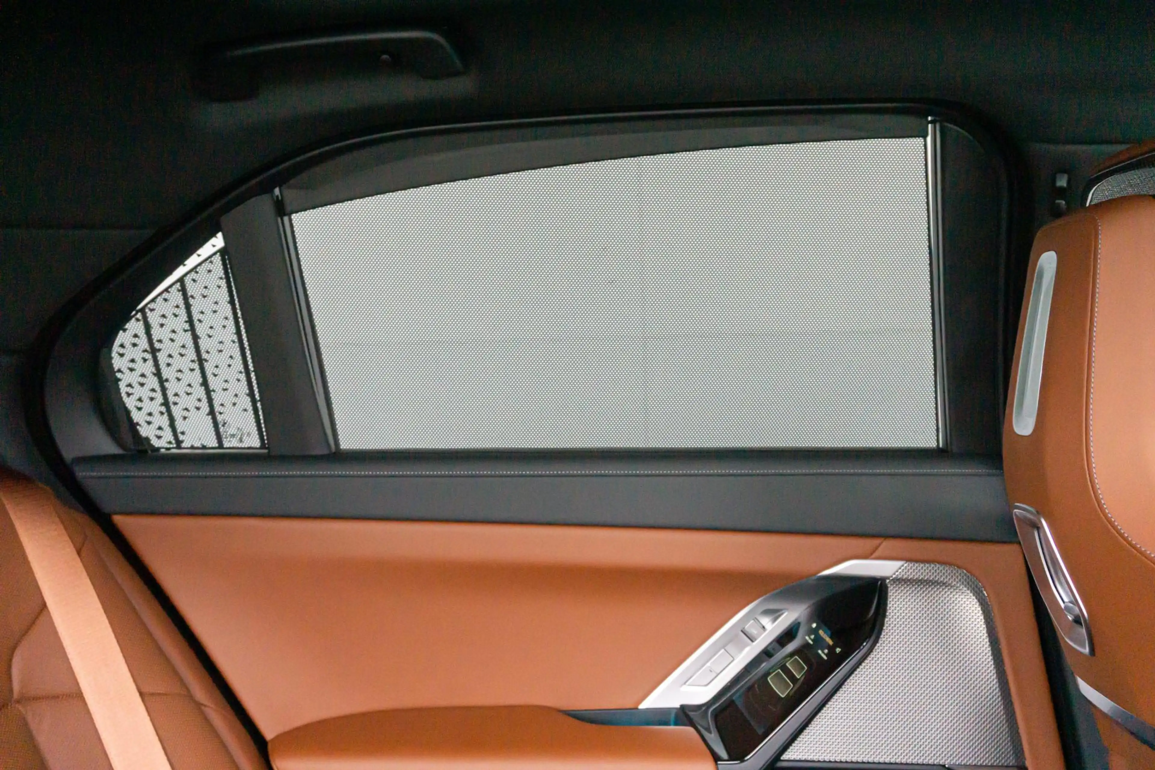 BMW i7 xDrive60 M Sport Individual Interieur / Skylounge — photo 15
