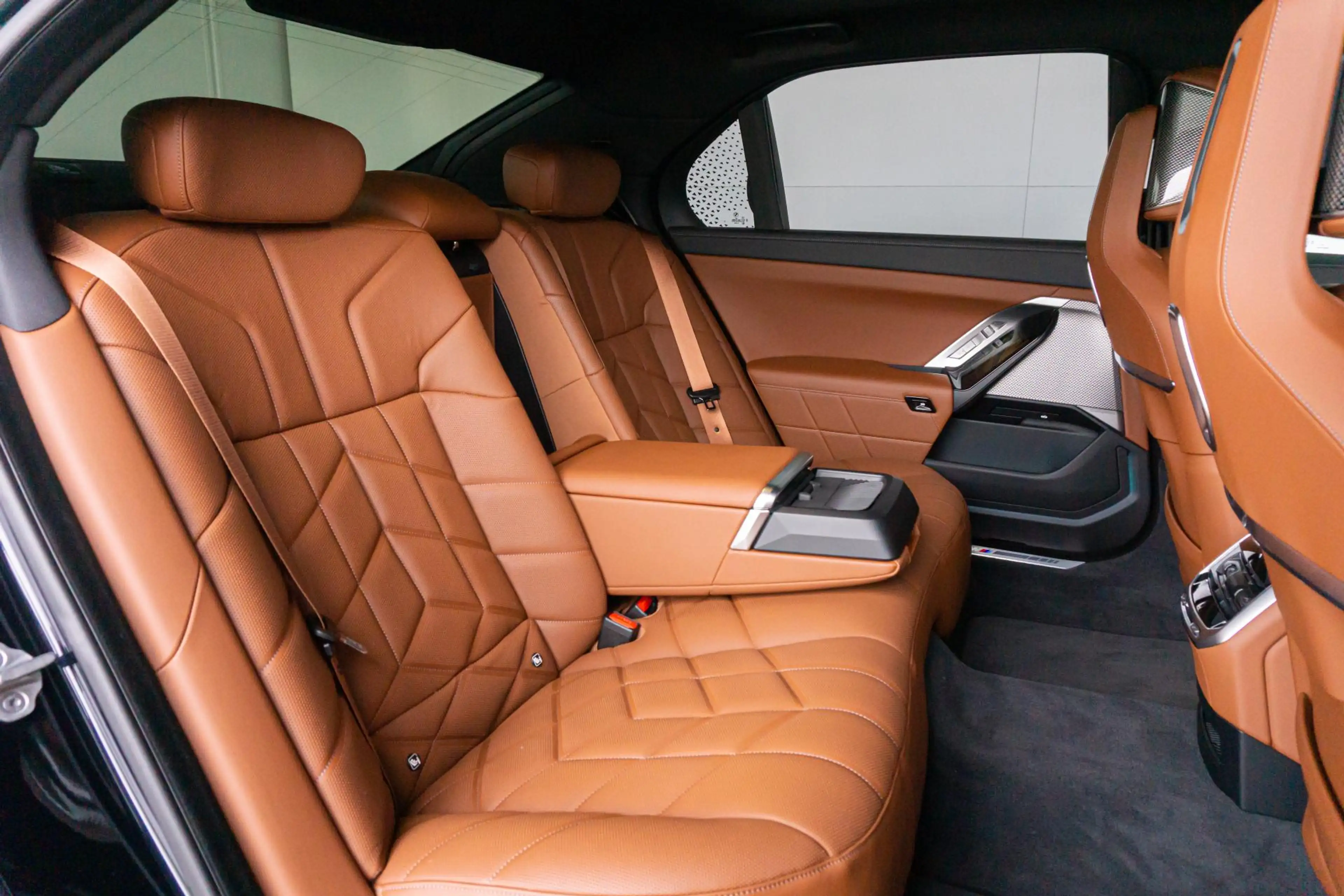 BMW i7 xDrive60 M Sport Individual Interieur / Skylounge — photo 14