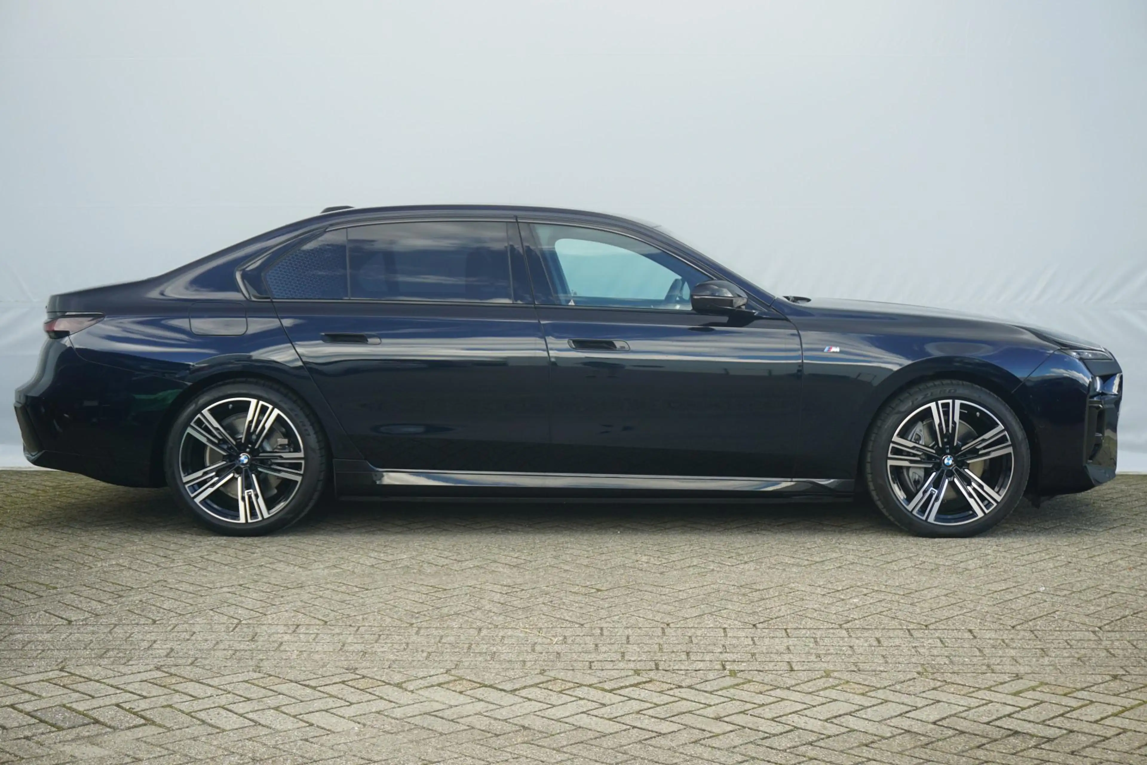 BMW i7 xDrive60 M Sport Individual Interieur / Skylounge — photo 4