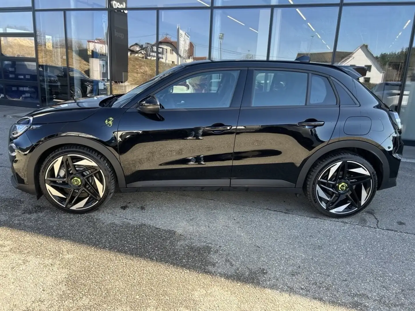 Abarth 600e Turismo Schwarz - 2