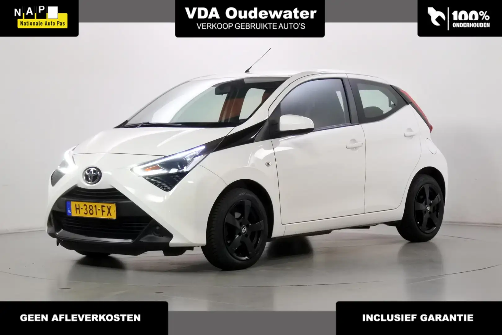Toyota Aygo 1.0 VVT-i X-play LMV Navigatie Weiß - 1