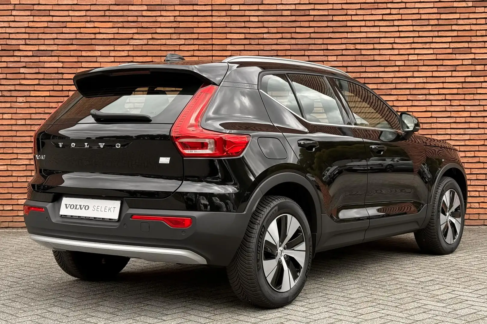 Volvo XC40 T4 Recharge Ultimate Bright | Trekhaak | Panoramad Zwart - 2