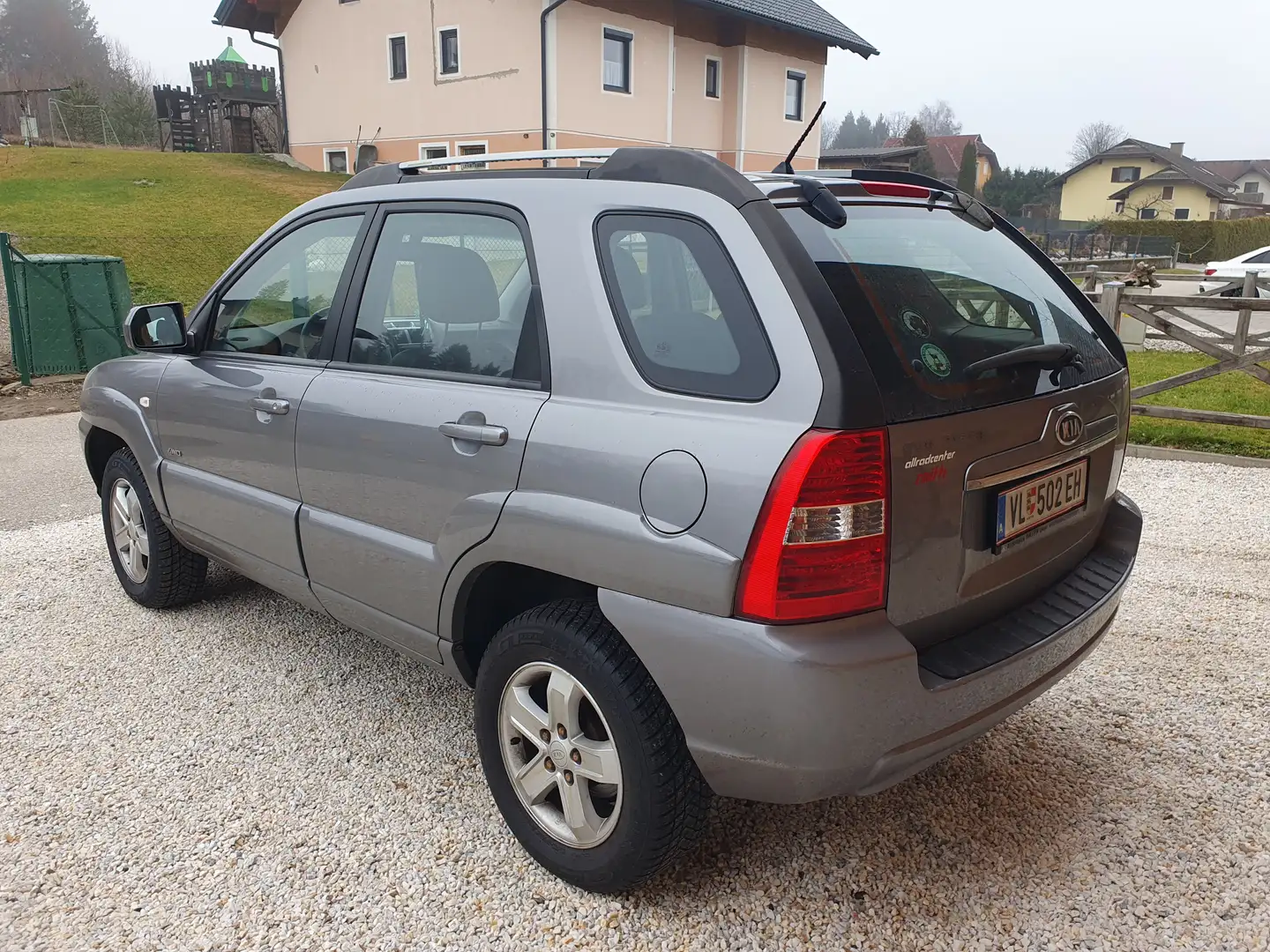 Kia Sportage Sportage Active 2,0 DOHC 4WD Active Grau - 1