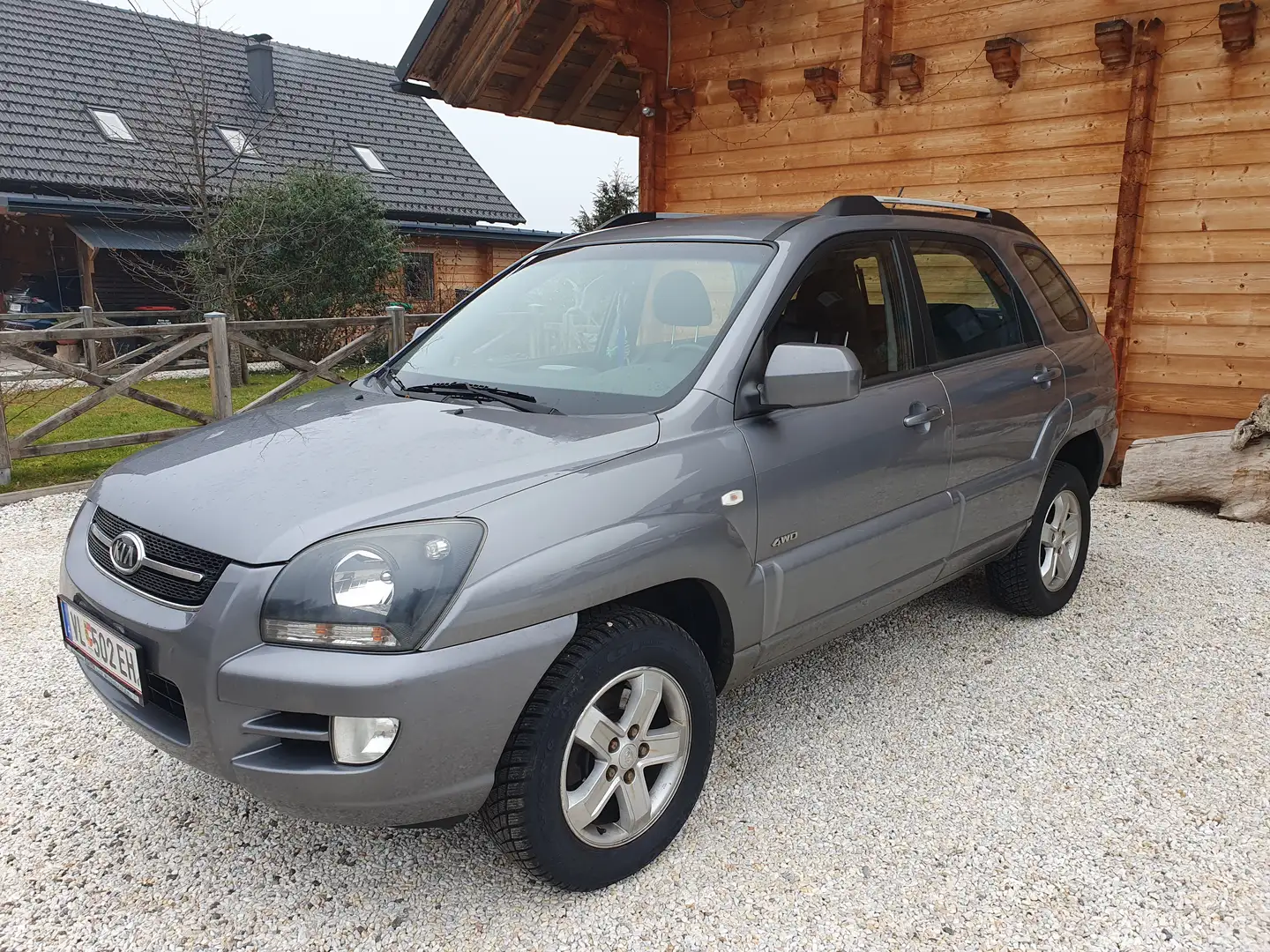 Kia Sportage Sportage Active 2,0 DOHC 4WD Active Grau - 2