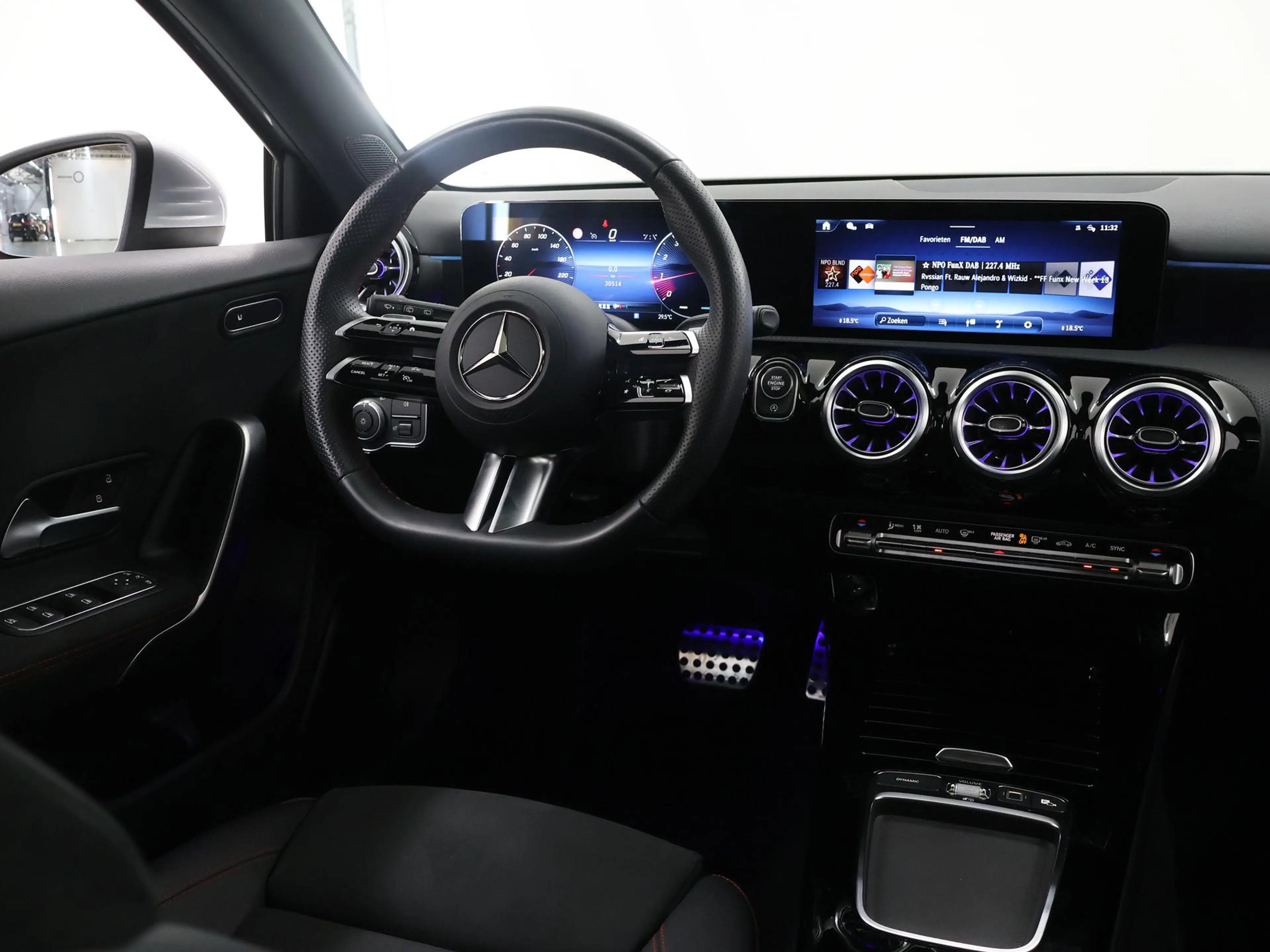 Mercedes-Benz A 180 Star Edition AMG Line | Panoramadak | Trekhaak | C — photo 9
