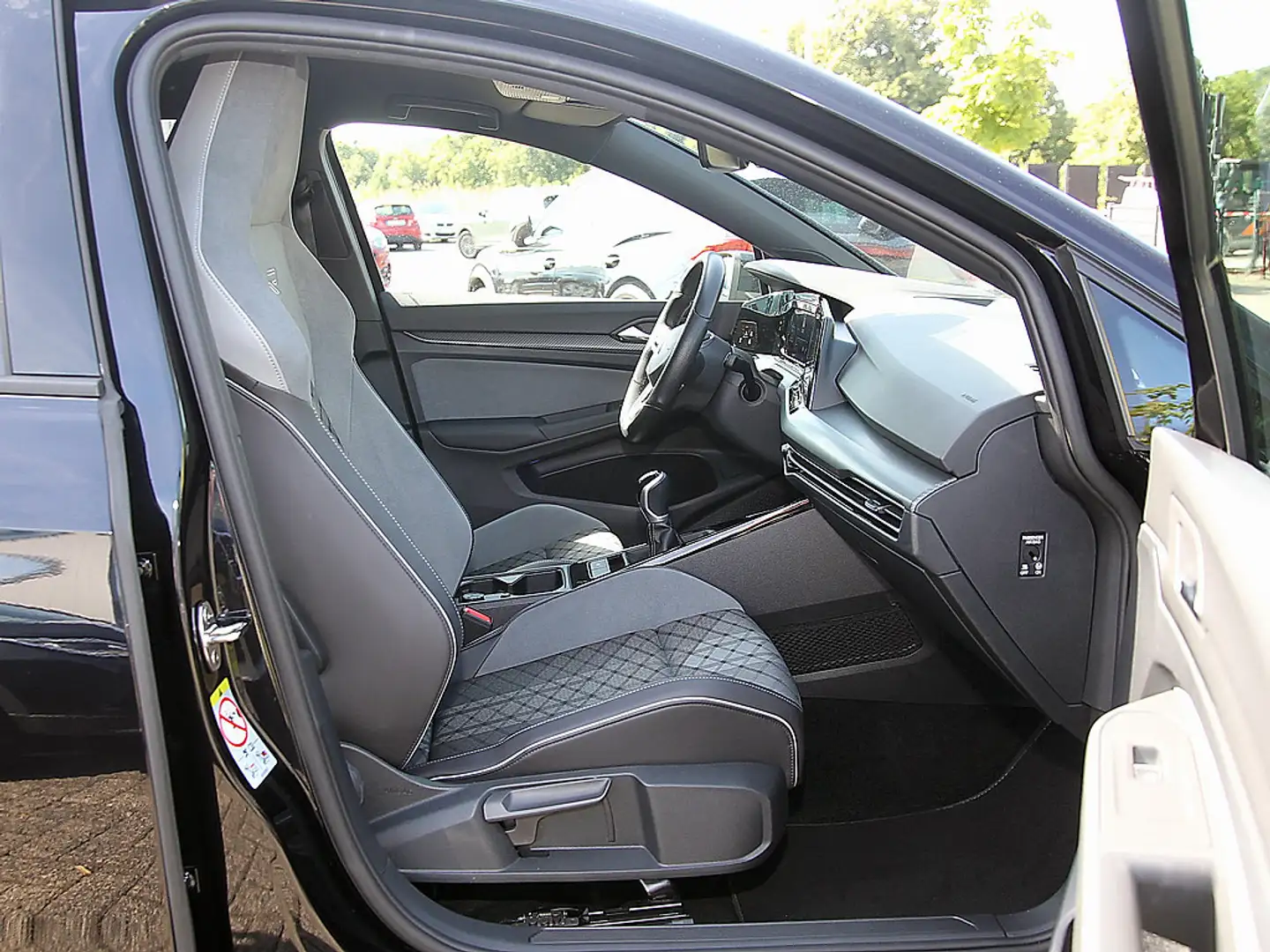 Volkswagen Golf VIII 1.5 TSI R-Line NAVI AHK LED SHZ VIR Schwarz - 2