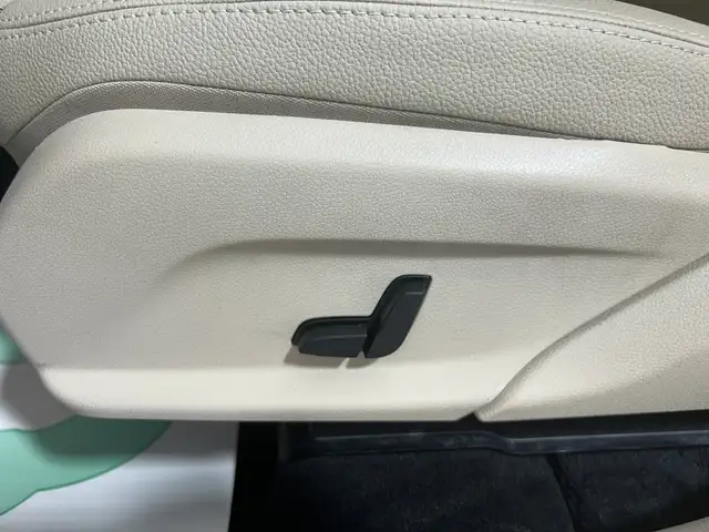 Mercedes-Benz GLC view 12