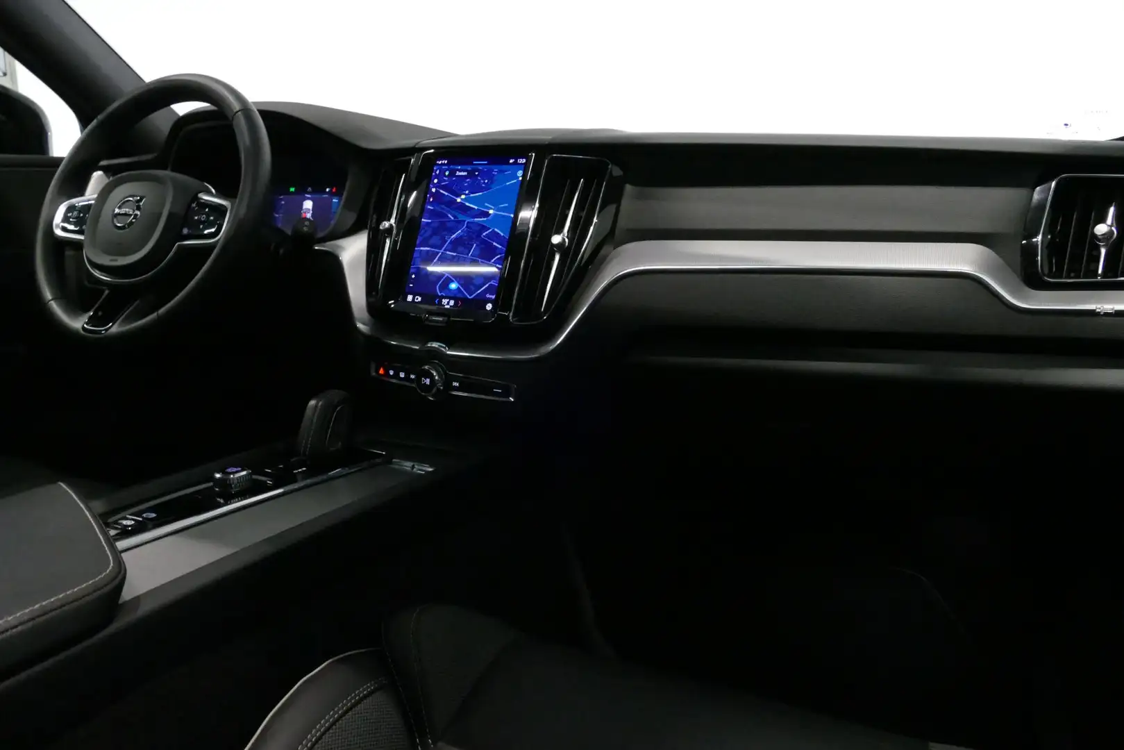 Volvo XC60 2.0 T6 Plug-in hybrid AWD R-Design / Facelift / Bl Noir - 2
