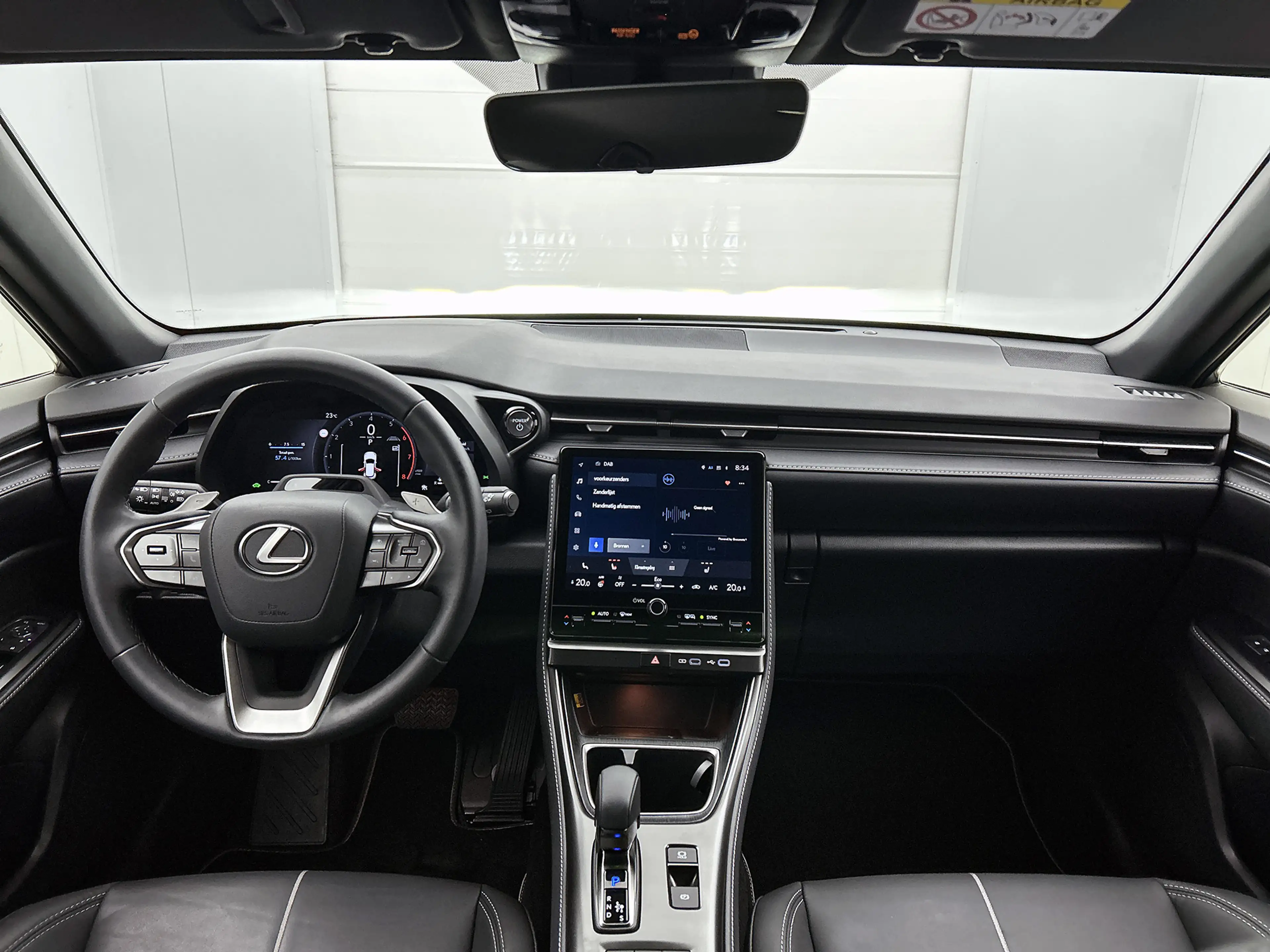 Lexus LBX Relax 2WD Tech Pack | Trekhaak afneembaar | Blinds — photo 4