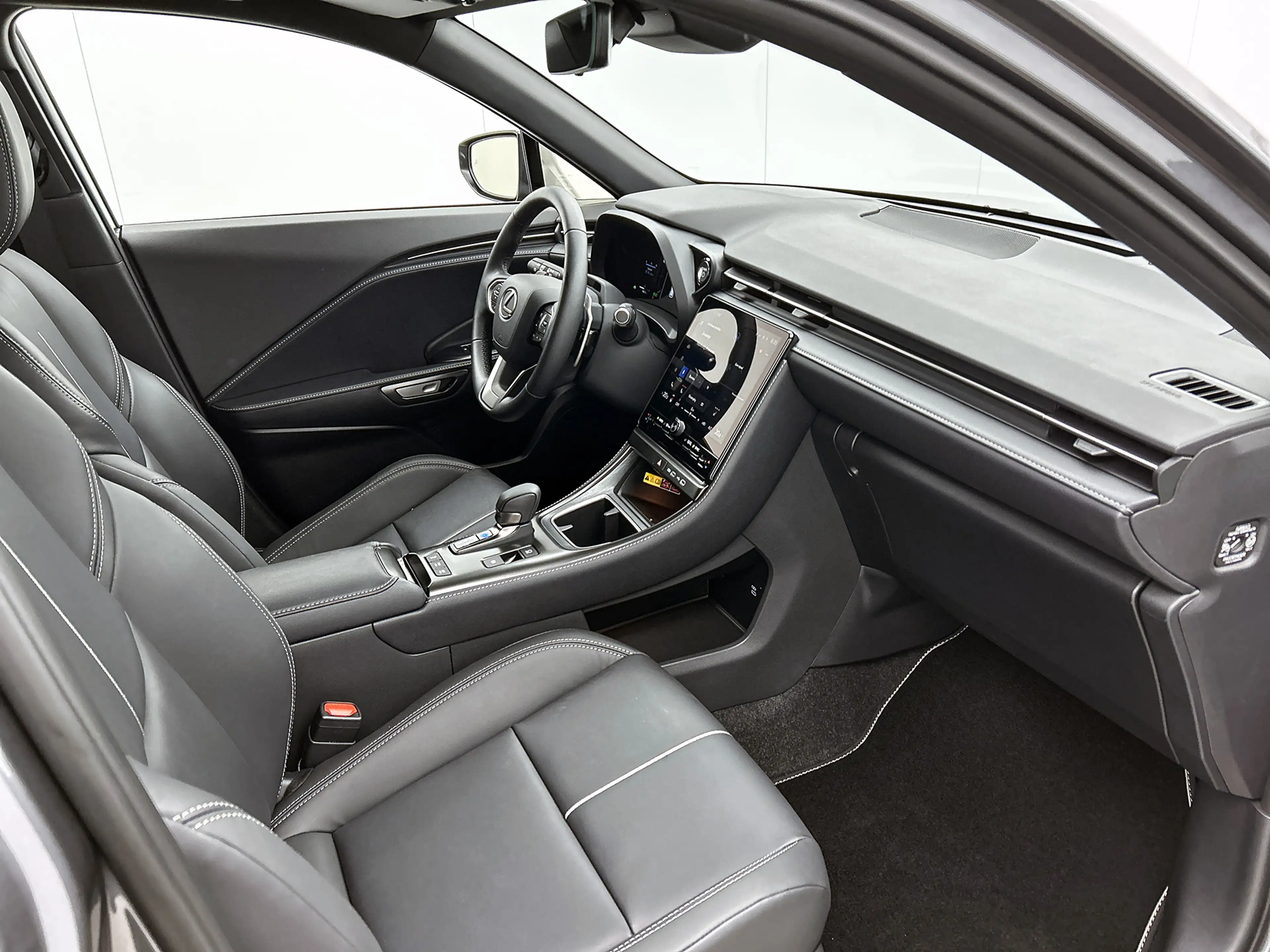 Lexus LBX Relax 2WD Tech Pack | Trekhaak afneembaar | Blinds — photo 6