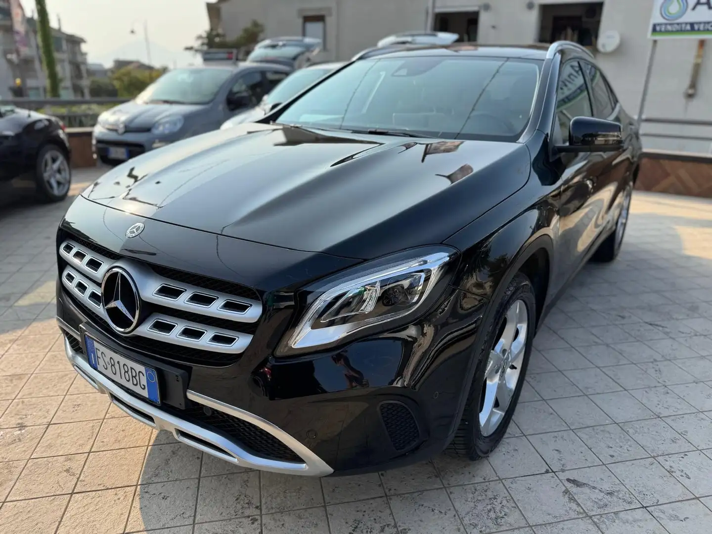 Mercedes-Benz GLA 180 GLA 180 SPORT PREMIUM ADVANTAGE PACK Černá - 1
