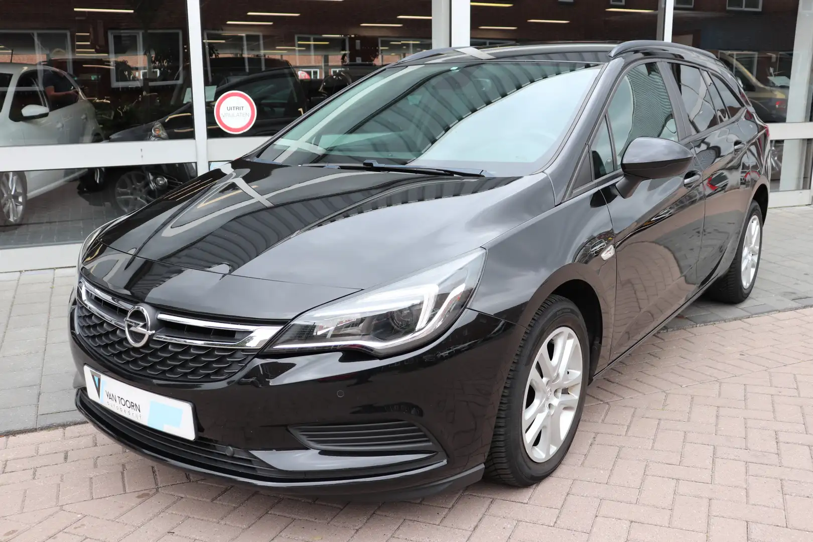 Opel Astra Sports Tourer 1.4 Online Edition 150pk. Navigatie, Zwart - 2