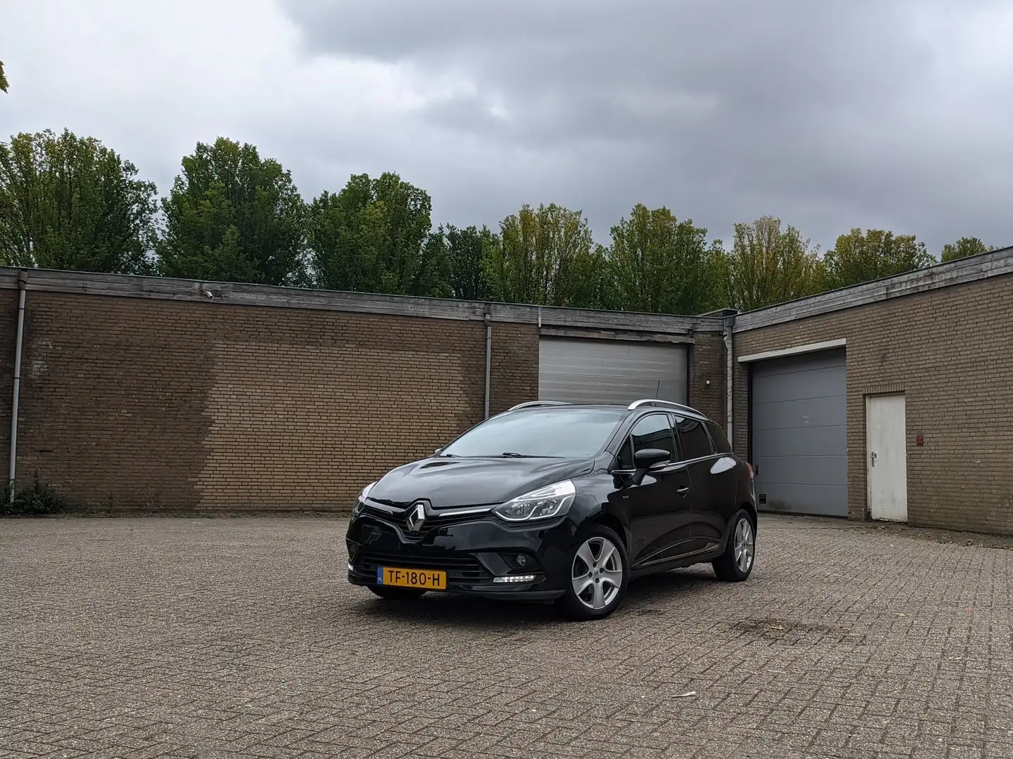 Renault Clio Energy TCe 90 S&S LIMITED 2018 Apk tot 06-2027 Zwart - 1