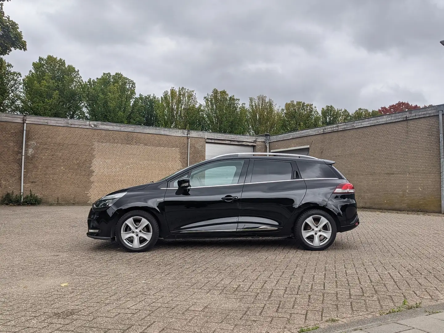 Renault Clio Energy TCe 90 S&S LIMITED 2018 Apk tot 06-2027 Zwart - 2