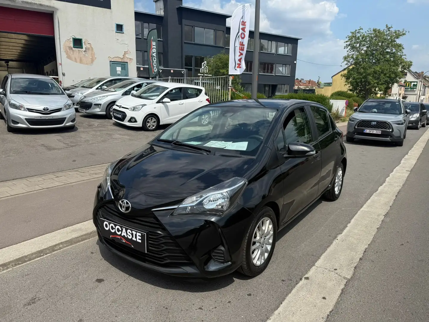 Toyota Yaris 1.0i VVT-i Active**12M GARANTIE**CARNET COMPLET** Noir - 1