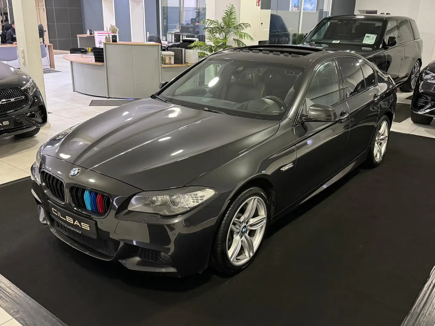 BMW 530 d M-SPORT *GSD*SHADOW*HUD*LEDER*SOFT CLOSE* Grau - 1