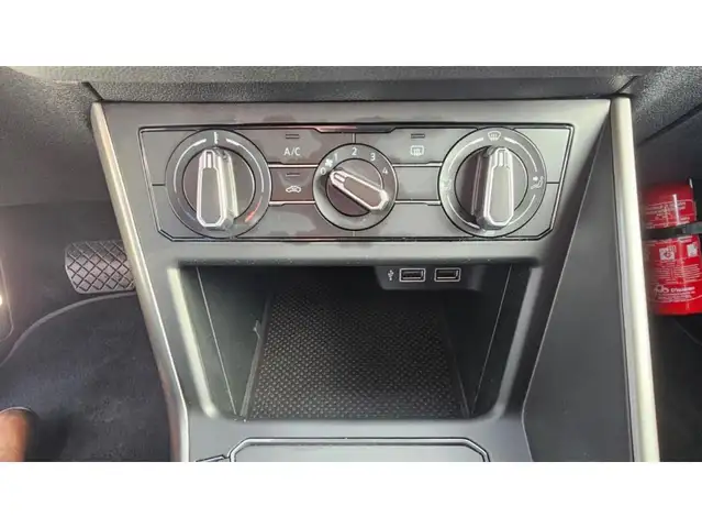 Volkswagen Polo view 9