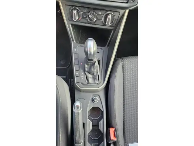 Volkswagen Polo view 8