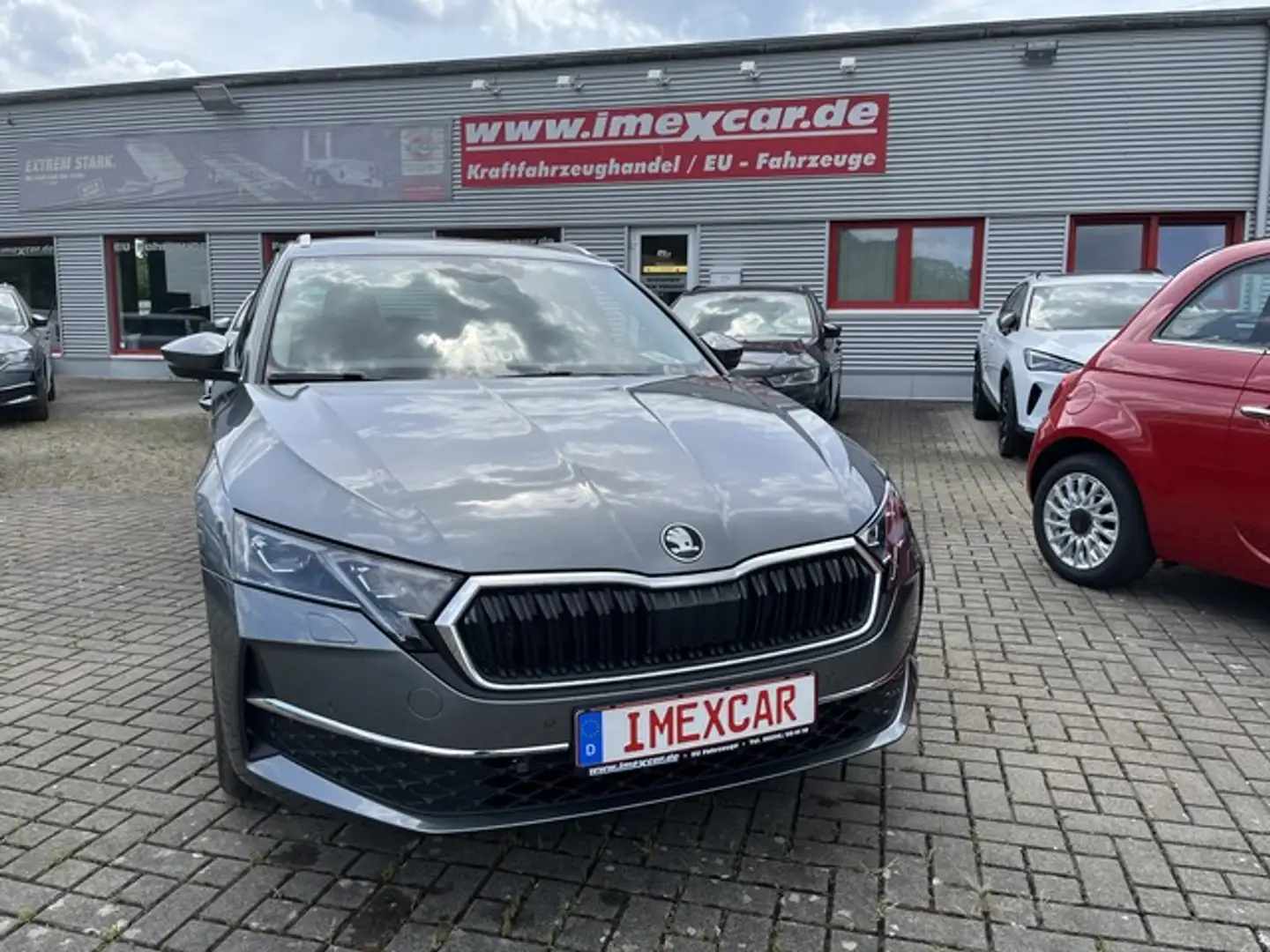 Skoda Octavia 1,5 TSI DSG Selection Combi + AHK + Matrix LED + K Grau - 1