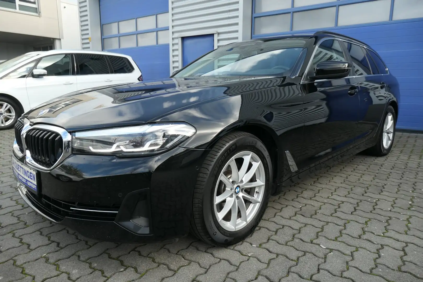 BMW 520 520d xDrive Touring Aut. Top Zustand! Noir - 1