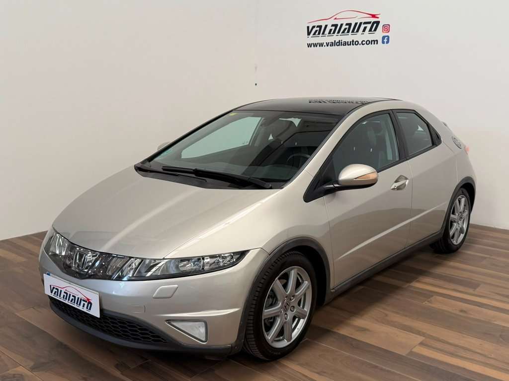 Honda Civic 1.8 i-VTEC Executive - foto 1