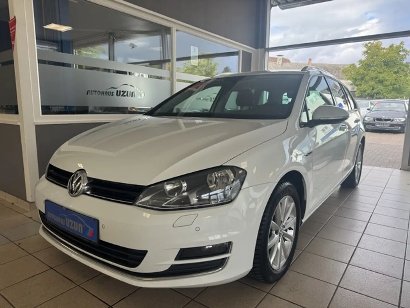Volkswagen Golf Variant VII Lounge BMT SHZ PDC Allwett Navi Weiß - 2