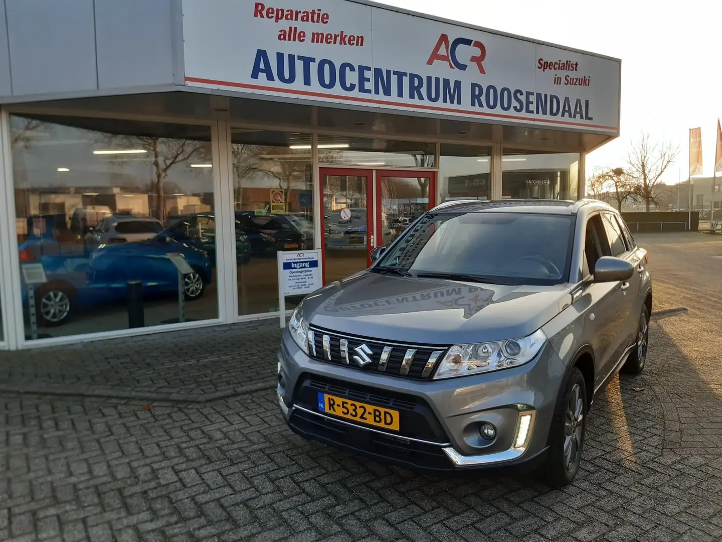 Suzuki Vitara 1.0 Boosterjet Select NAVI CRUISE LMV Grau - 1