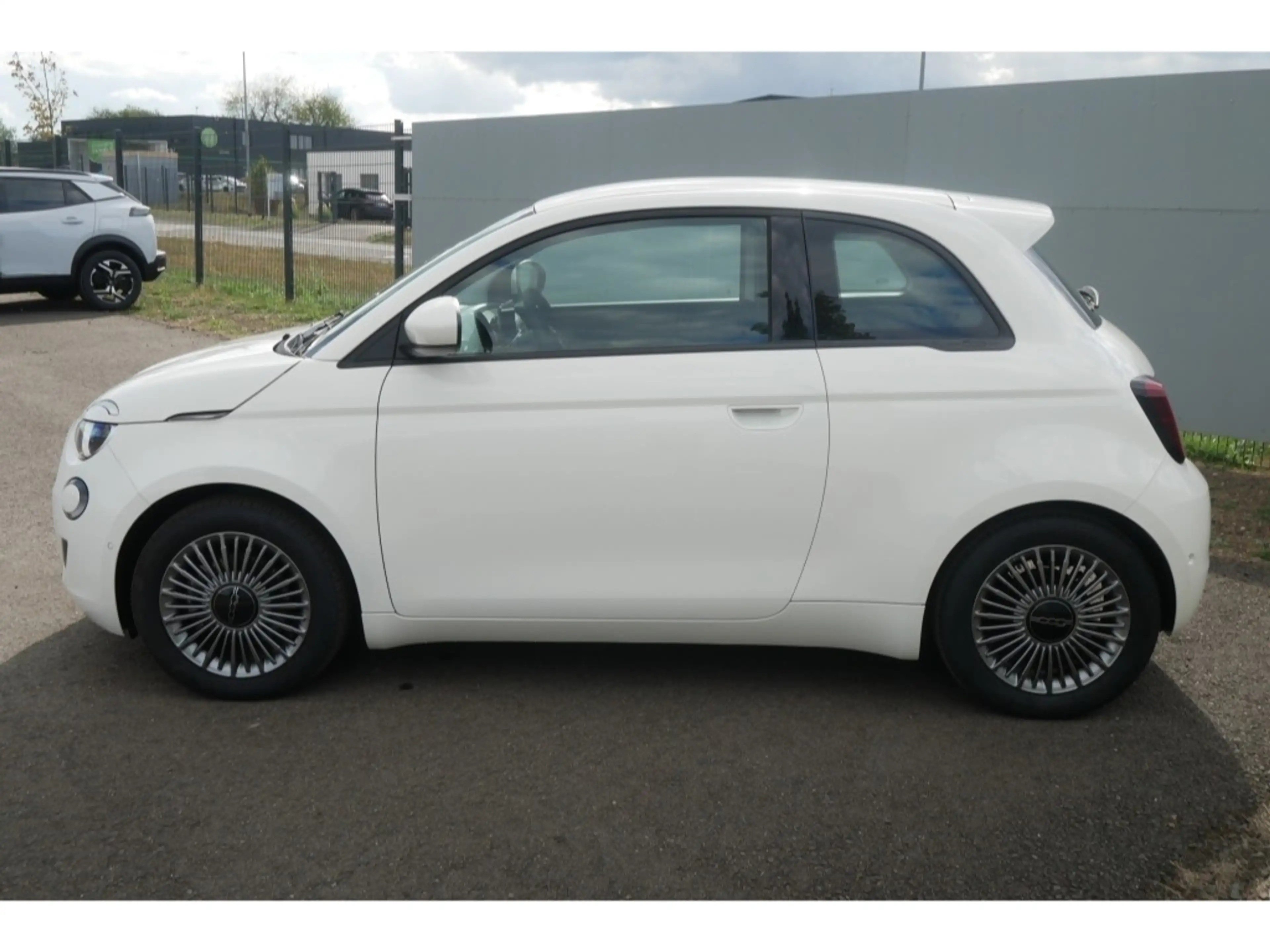 Fiat 500e AT 42 Kwh 118PS KOMFORT KAMERA SHZ ALU — photo 6