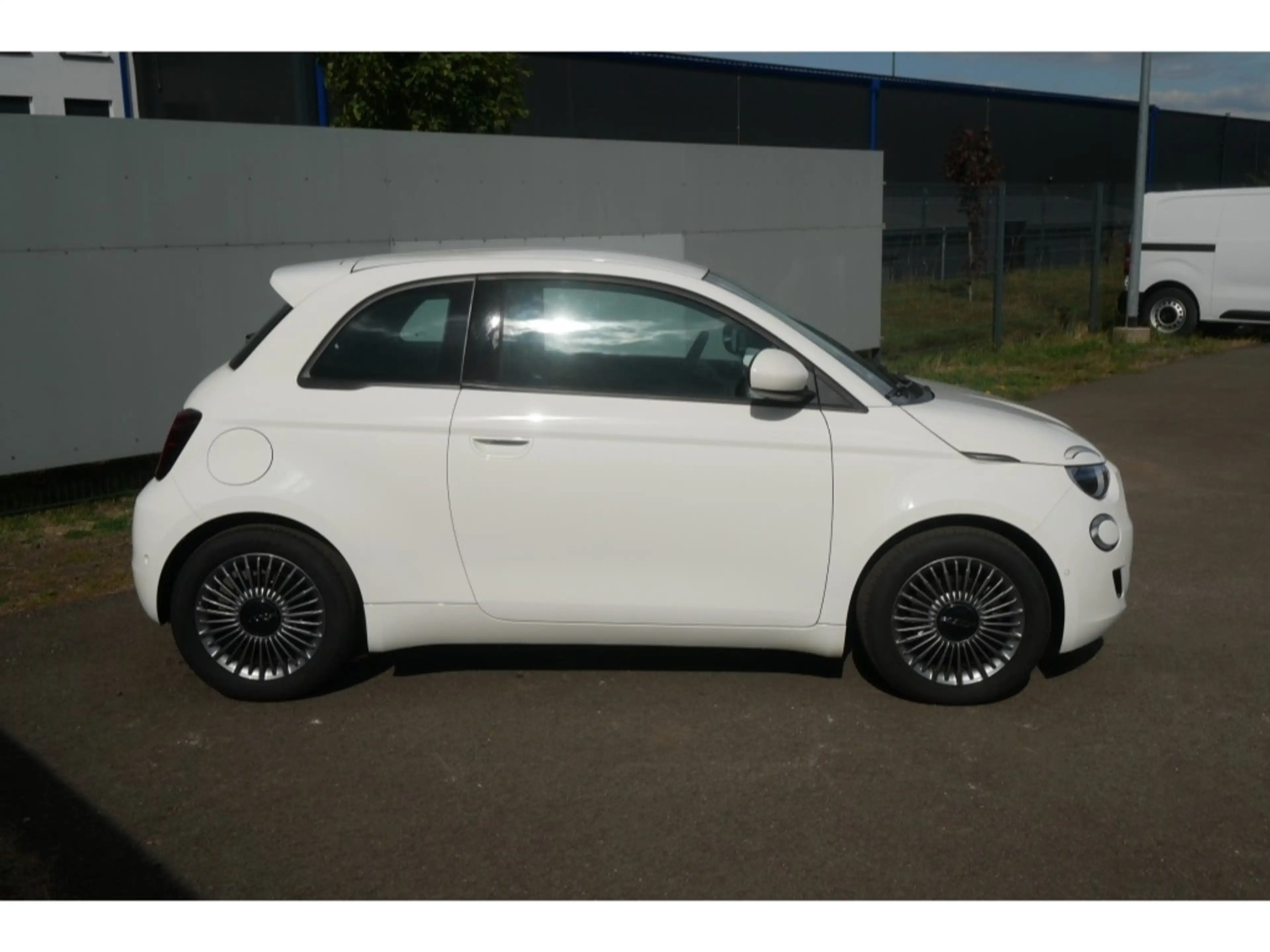Fiat 500e AT 42 Kwh 118PS KOMFORT KAMERA SHZ ALU — photo 2