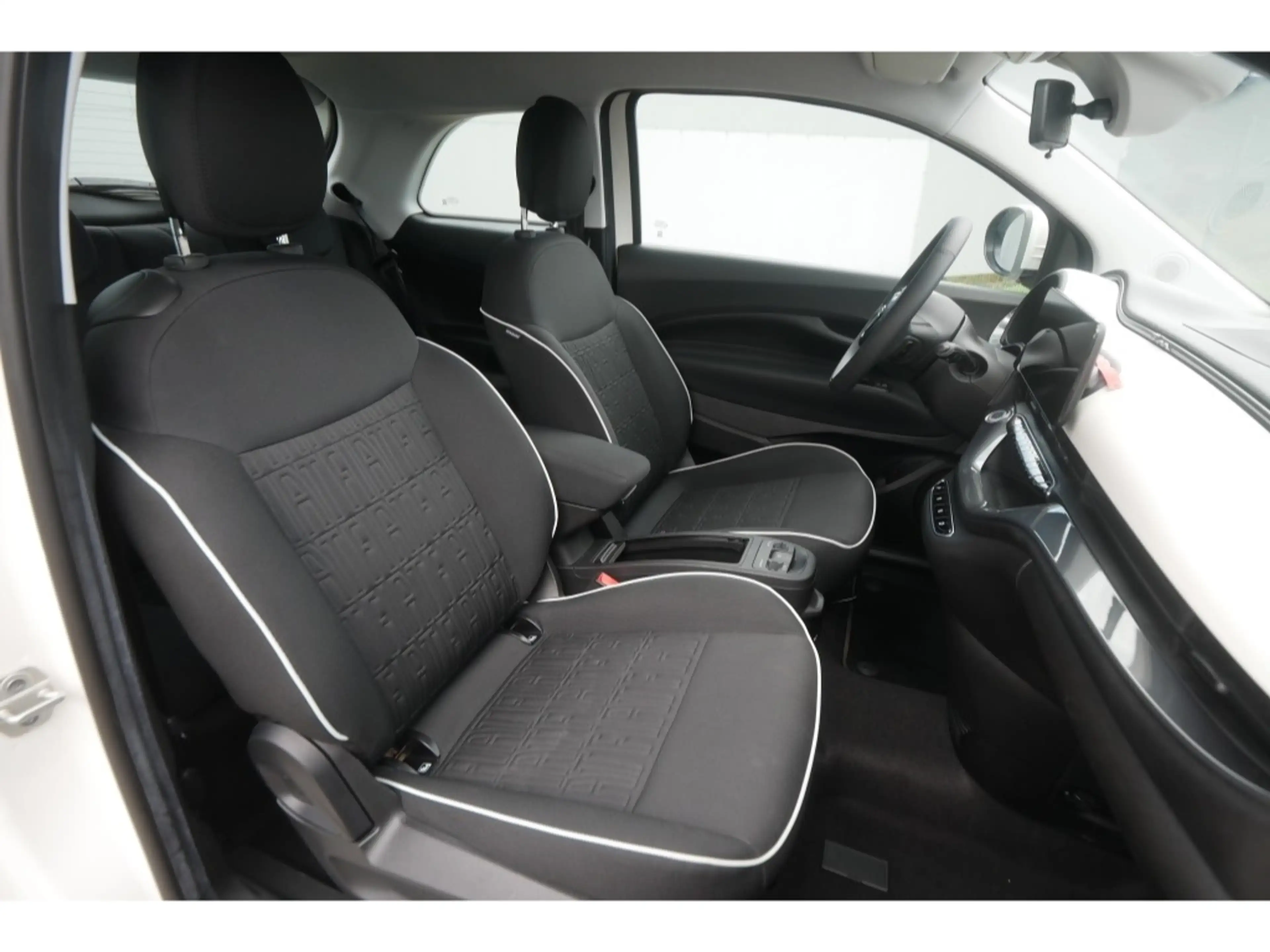 Fiat 500e AT 42 Kwh 118PS KOMFORT KAMERA SHZ ALU — photo 11