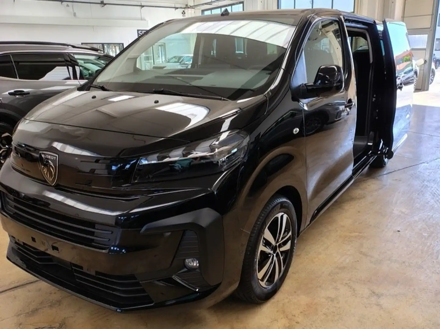 Peugeot Traveller BlueHDi 180 S&S EAT8 Standard Business Nero - 1